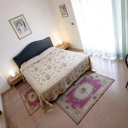 La Ruota Dei Pavoni מלון 2*